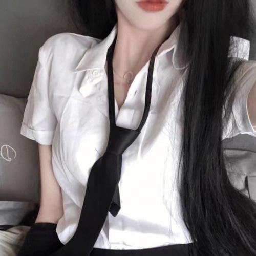 俏皮女学生